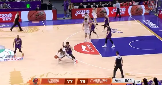 yl7703永利-邹雨宸连续两回合被吹罚犯规，领到个人第5犯被罚出场