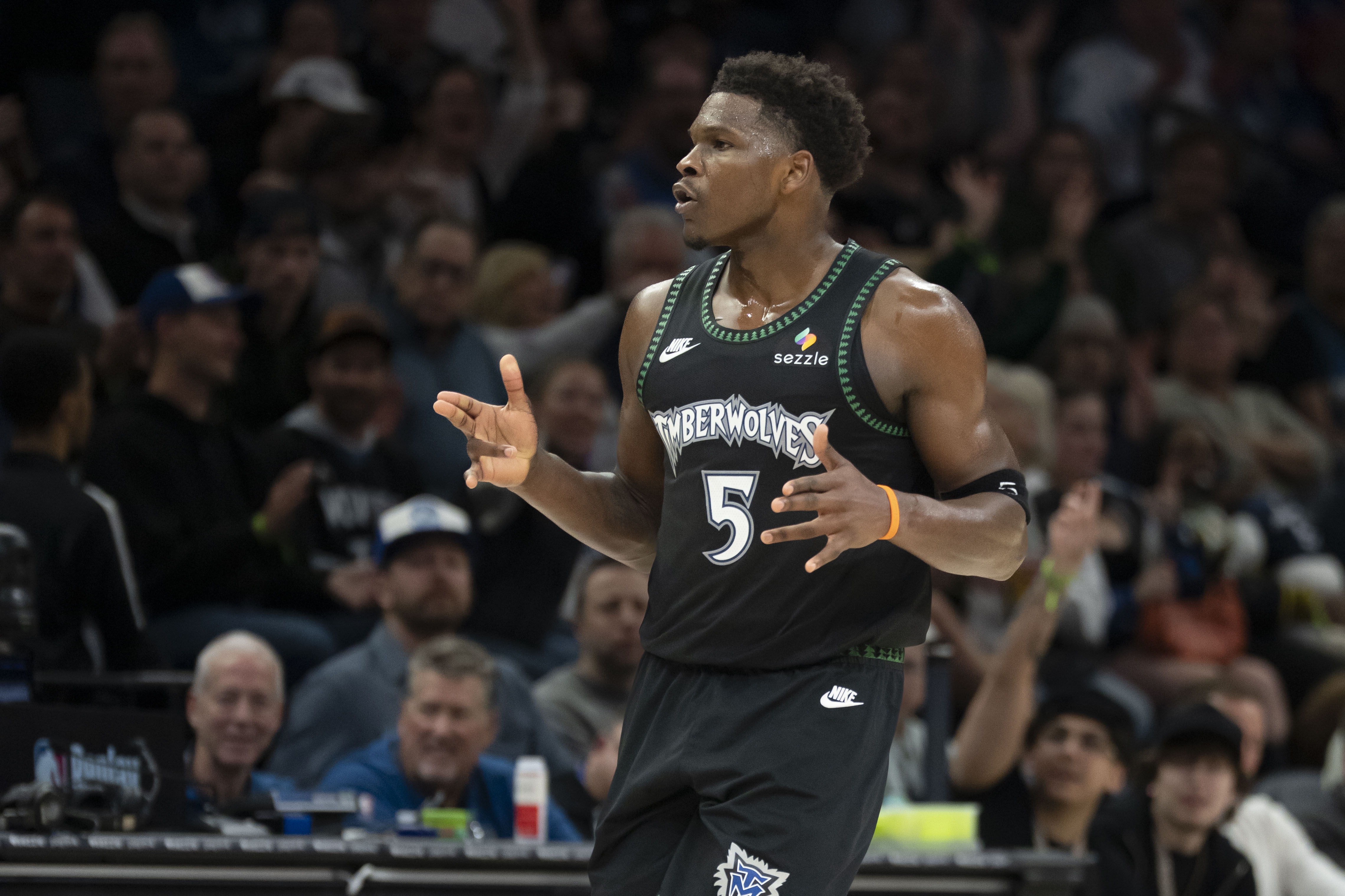 yl7703永利-迟到不影响状态！华子替补复出22分钟13中7砍17分4助 正负值+29